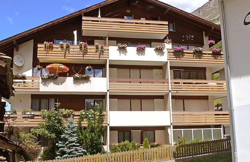 Taesch Apartamento | Castor und Pollux by Interhome