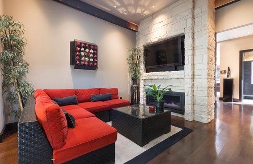 Eureka Valley Casa | Castro Bali Retreat with Hot Tub in Lush Garden/Zen & High-Tech