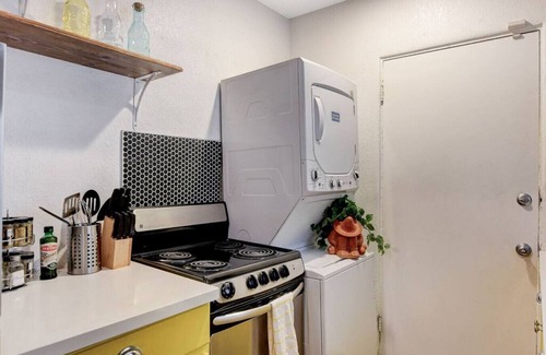 Downtown Las Vegas Casa | Casual #C 2queen Kids ok 1Story by Fremont St Pets pay more