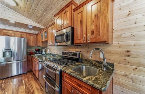Alto Cabina | Casual Comforts with hot tub and Pet Friendly!