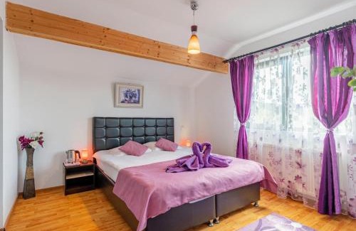 Slanic Casa | Casuta cu Trandafiri