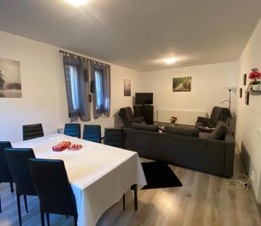 Busteni Casa | Casuta Mica