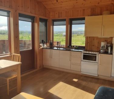 Hraunvellir Casa | CAT LOVERS ONLY! Bright and Peaceful Cabin with Views & Hot Tub