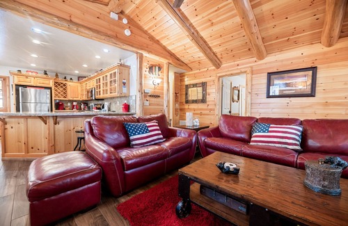 Big Bear Lake Casa | Cabina Catalina Creekside: Cabina de 2 dormitorios / 2 baños en Big Bear Lake, para 4 personas