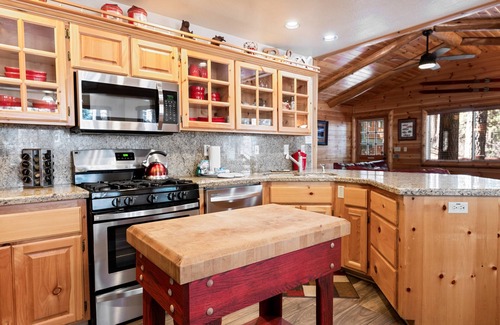 Big Bear Lake Casa | Cabina Catalina Creekside: Cabina de 2 dormitorios / 2 baños en Big Bear Lake, para 4 personas