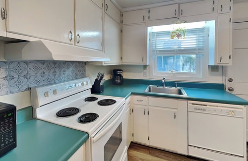 Topsail Beach Casa | Catch A Wave | Walk to the Beach!