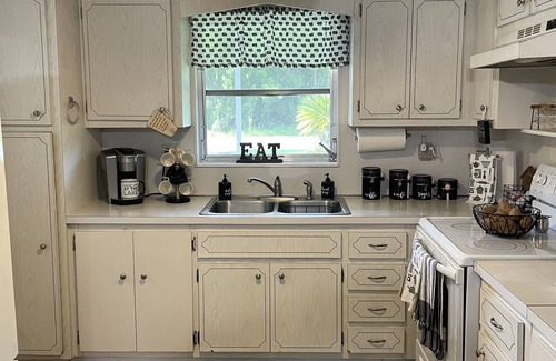 Lorida Casa | Catch and Relax…away from it all but close enough to everything. little Gem!!!