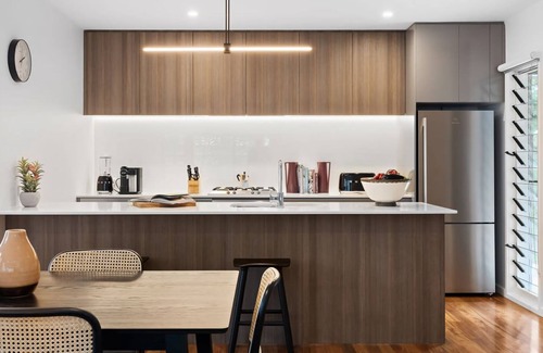 Carrington Apartamento | Catch the Breeze - Stylish Townhouse Retreat