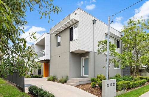 Carrington Apartamento | Catch the Breeze - Stylish Townhouse Retreat