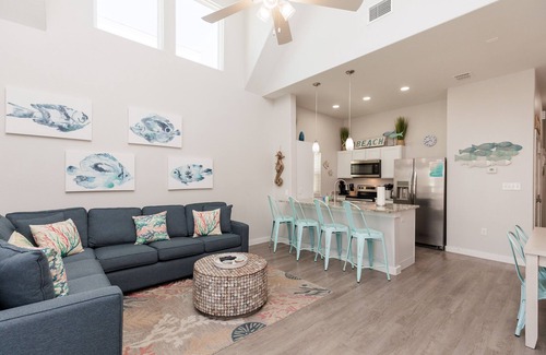 Corpus Christi Casa | Catch the Wave to Your Pet-Friendly Beachside Escape