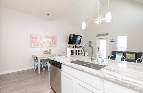 Corpus Christi Casa | Catch the Wave to Your Pet-Friendly Beachside Escape