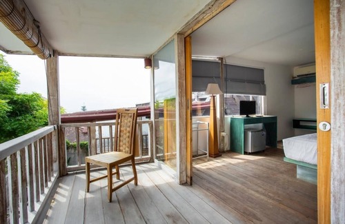 By Pass Ngurah Rai Casa | Casa pegadiza en Nusa Dua, estilo de madera, excelente ubicación