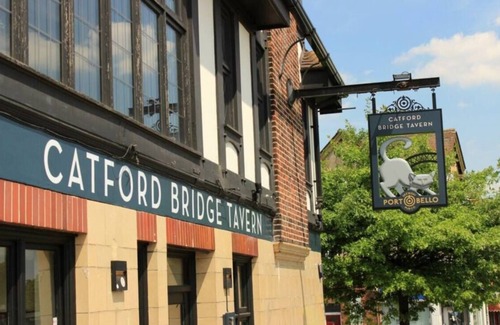 Rushey Green Apartamento | Catford Bridge 1BR Flat | Fast Wi-Fi + Transit