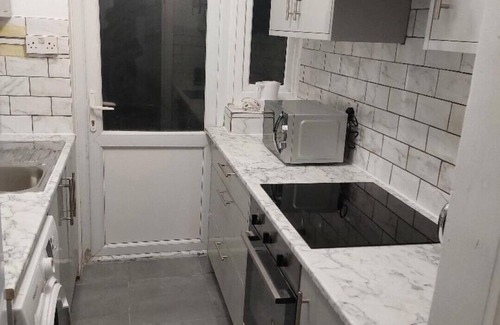Whitefoot Casa | Catford Homely home is centrally located within easy reach of 3 train stations