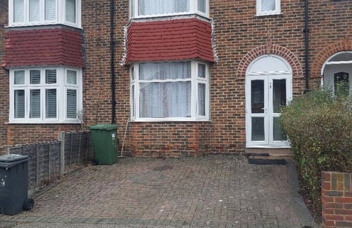 Whitefoot Casa | Catford Homely home is centrally located within easy reach of 3 train stations