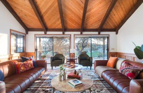 Templeton Casa | Cathedral by AvantStay Charming Secluded Estate w Sauna Pool Table Views of the Rolling Hills