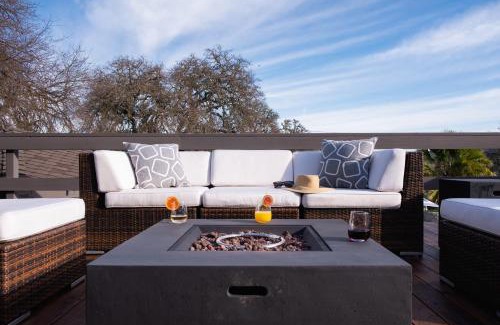 Templeton Casa | Cathedral by AvantStay Charming Secluded Estate w Sauna Pool Table Views of the Rolling Hills