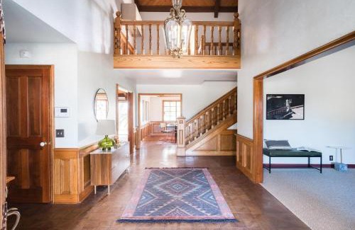 Templeton Casa | Cathedral by AvantStay Charming Secluded Estate w Sauna Pool Table Views of the Rolling Hills