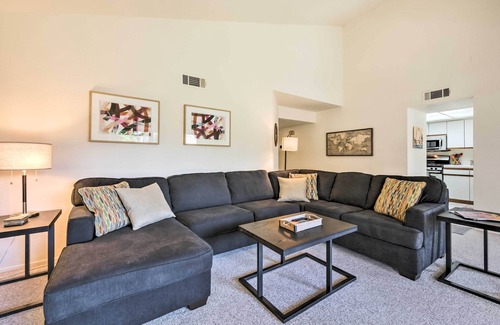Cathedral City Condominio | Área de Palm Springs Condo w / piscina y acceso a tenis!