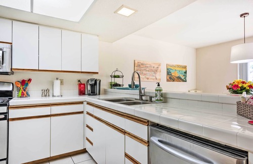 Cathedral City Condominio | Área de Palm Springs Condo w / piscina y acceso a tenis!