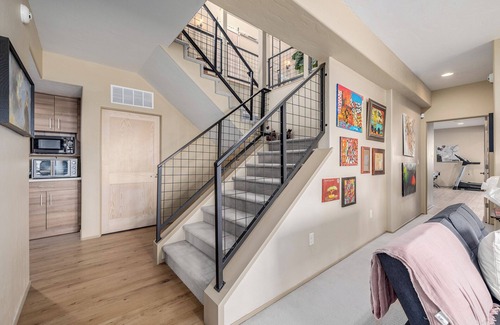 West Colorado Springs Casa | Cathedral Spires Luxury Home Tucked in the MTN'S