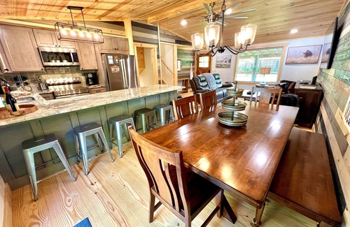 Caton Cabina | Catons Chapel (3-Bedroom Cabin) by RedAwning