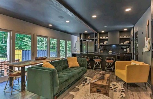 Smallwood Casa | Catskills: Eikonic Box