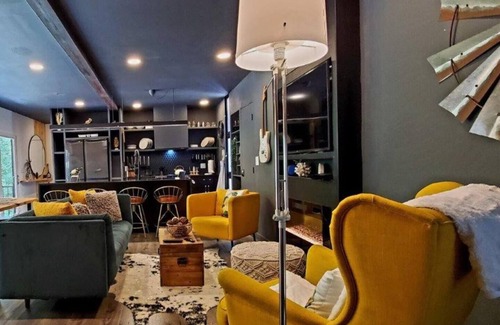 Smallwood Casa | Catskills: Eikonic Box