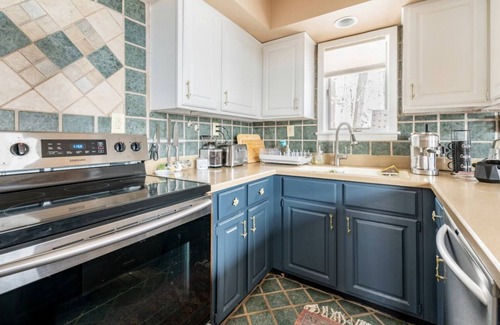 Bloomingburg Casa | Catskills mountain gateway house.