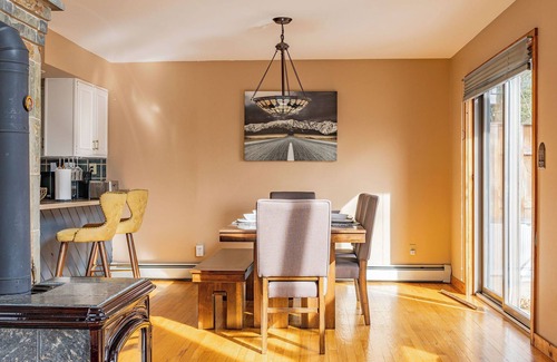 Bloomingburg Casa | Catskills mountain gateway house.