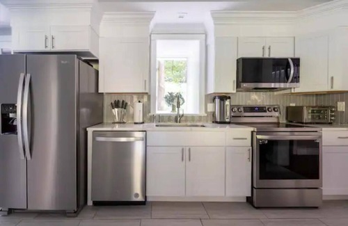 Mountain Dale Casa | Catskills Villa: Best for Gatherings Sleeps 30+