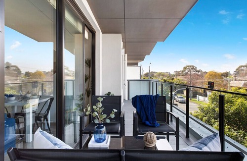 Caulfield North Apartamento | Caulfield Elegance: Chic Abode