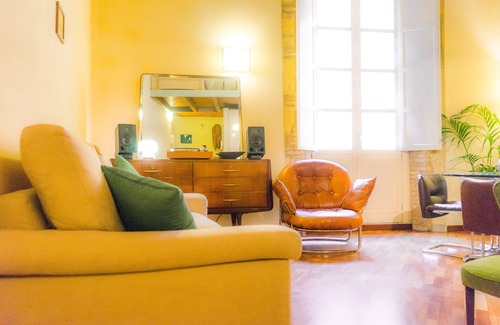 Historic Castle District Apartamento | CAVALLERS - High ceilings vintage flat in the Castello quarter - IUN P1306