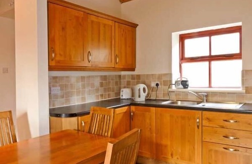 Hollymount Cabaña | CAVAN HILL COTTAGE, family friendly in Ballinrobe, County Mayo