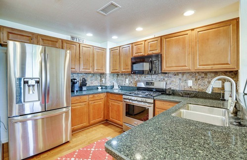 Desert View Village Condominio | Cave Creek Golf Getaway w/ Desert & Course Views