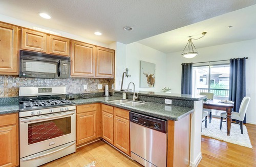 Desert View Village Condominio | Cave Creek Golf Getaway w/ Desert & Course Views