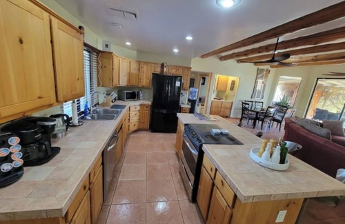 Desert View Village Casa | Cave Creek Southwest hospitality sleeps 12