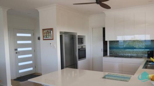 Caves Beach Casa | Caves Cottage - gorgeous 180 degree ocean views