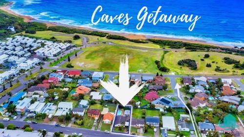 Caves Beach Casa | Caves Getaway - Pool, Air conditioned and close to the beach