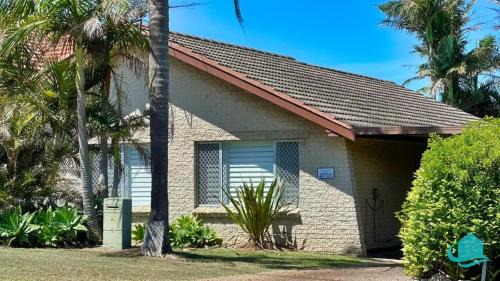 Caves Beach Casa | Caves Getaway - Pool, Air conditioned and close to the beach