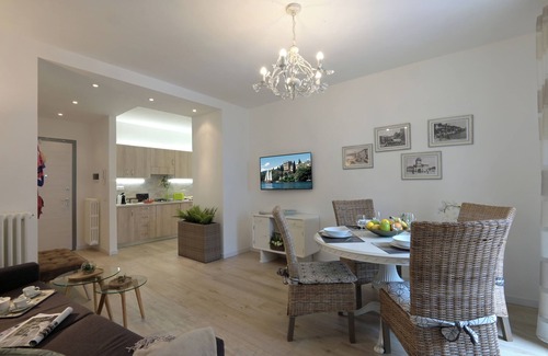 Salo Apartamento | Nuevo apartamento de tres habitaciones cerca del lago y en el centro de Salò