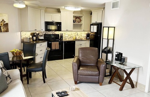 Seven Mile Beach Condominio | Totalmente renovado 1 dormitorio en Seven Mile Beach Cayman Reef Resort # 1