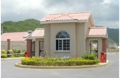 Kingston Casa | CAYMANAS ESTATE TWO BEDROOM ,GATE COMMUNITY
