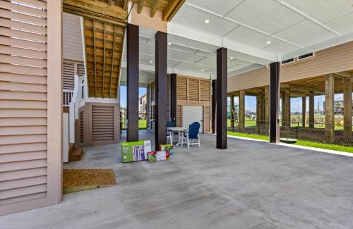 Crystal Beach Casa | Caza Azul Luxury 4BR Getaway, Gated Community, Canal Views & Lift