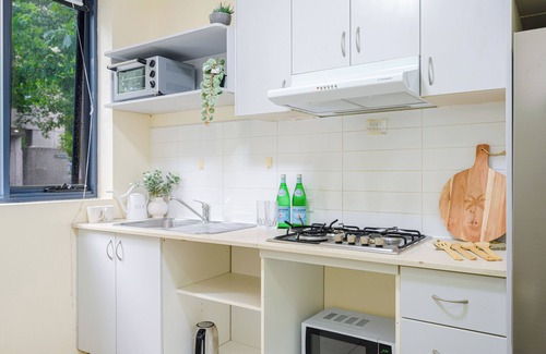 Chinatown Apartamento | CBD 3br apt for 8 guests near Train & Shopping in Ultimo
