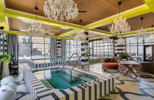 Downtown Cincinnati Apartamento | CBD OTR 1BR Gym Pool Stadium View