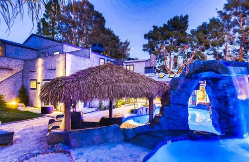 Spring Valley Casa | CC Upgraded 9BD/8BA Villa Near Vegas Strip-3.6mi