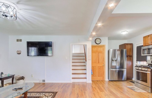 Center Line Casa | Cc3 presents Suburban Nites We welcome U2 enjoy our quad level home.420friendly