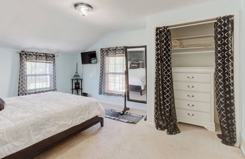 Center Line Casa | Cc3 presents Suburban Nites We welcome U2 enjoy our quad level home.420friendly