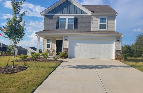 Statesville Casa | Cecile's Charming 2-bedroom house in enchanting Statesville with AC, WiFi
